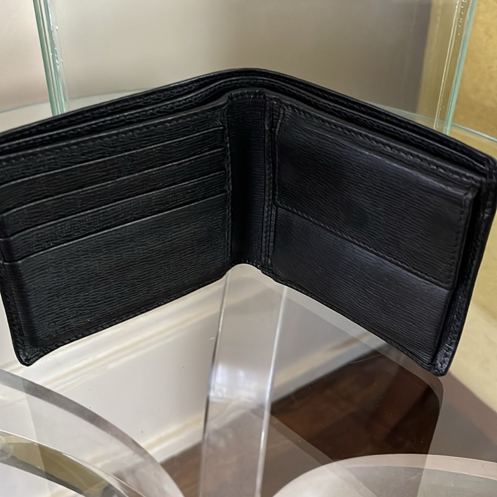 Mens Gucci bifold black leather wallet with a silver tone interlocking G Motif - Picture 3 of 7
